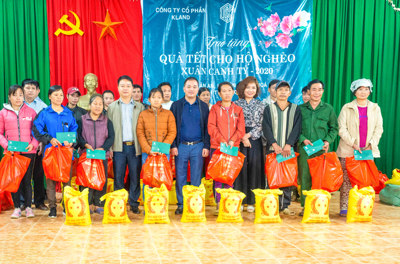 Công ty Cổ Phần Kland Tặng quà tết cho các hộ nghèo tại xã Tân An.