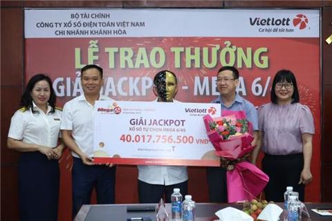 Khánh Hòa: Trao hơn 40 tỷ đồng cho khách hàng trúng thưởng Vietlott