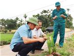 Đồng chí Phó Chủ tịch UBND huyện kiểm tra tình hình sản xuất nông nghiệp trên địa bàn huyện