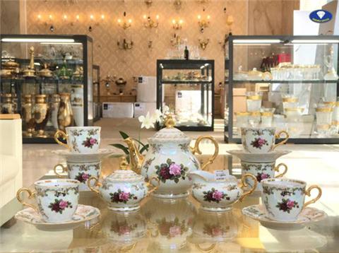 3 Mẫu bộ trà sứ Tiệp Khắc siêu sang trọng đón Tết 2018